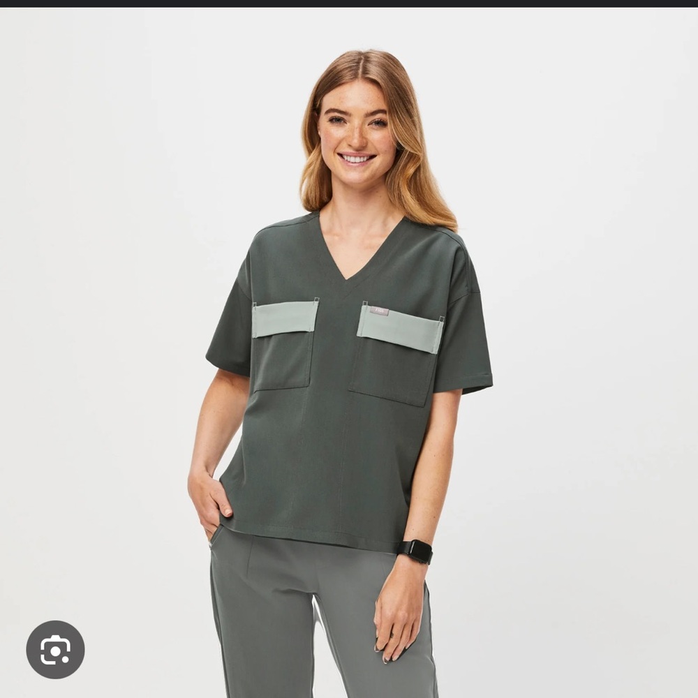 women's Bonsai Bello Cargo
Scrub Top XXS